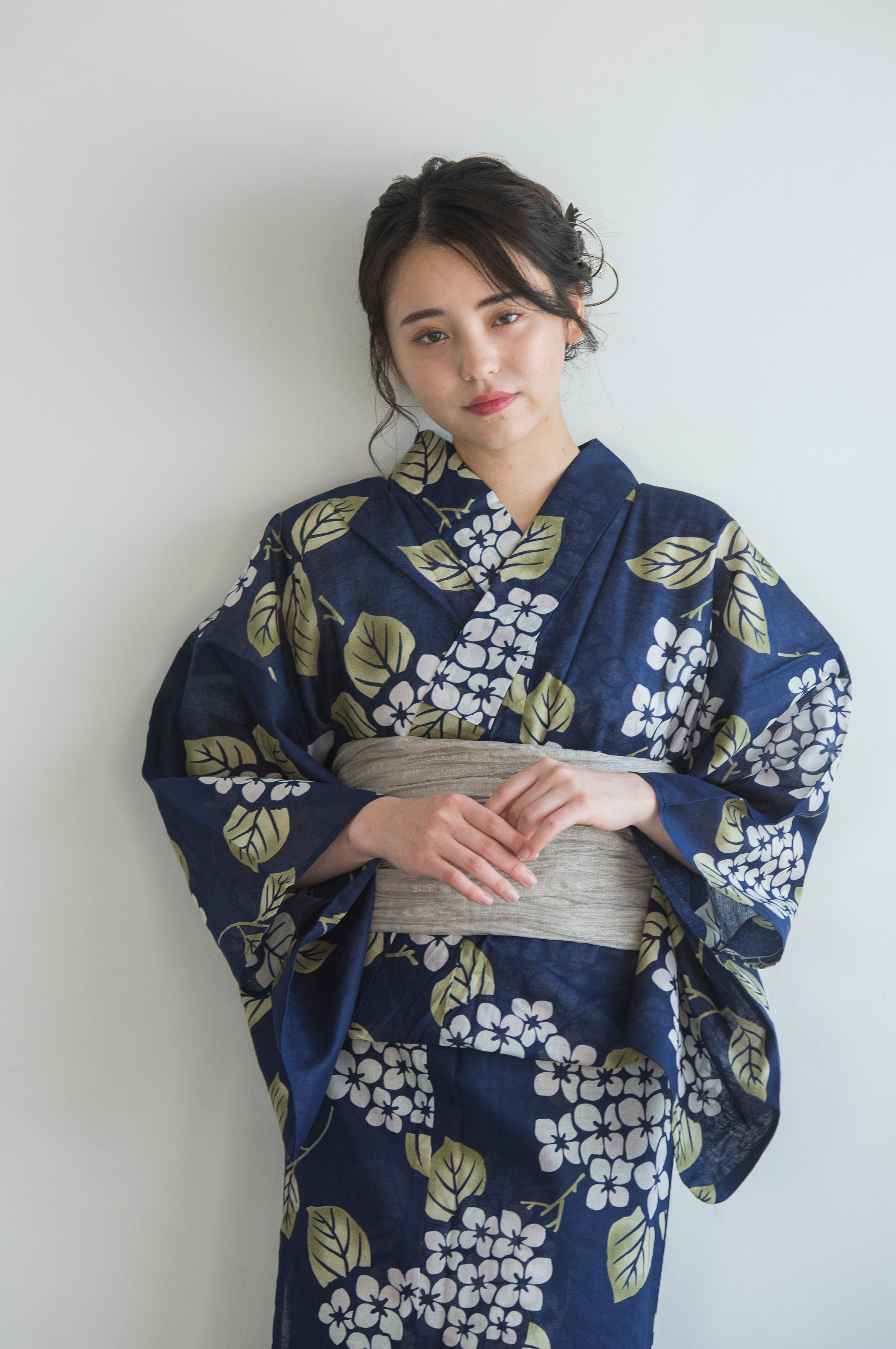 浴衣 新品 白 ネイビー紫陽花 浴衣 新品 白 ネイビー紫陽花