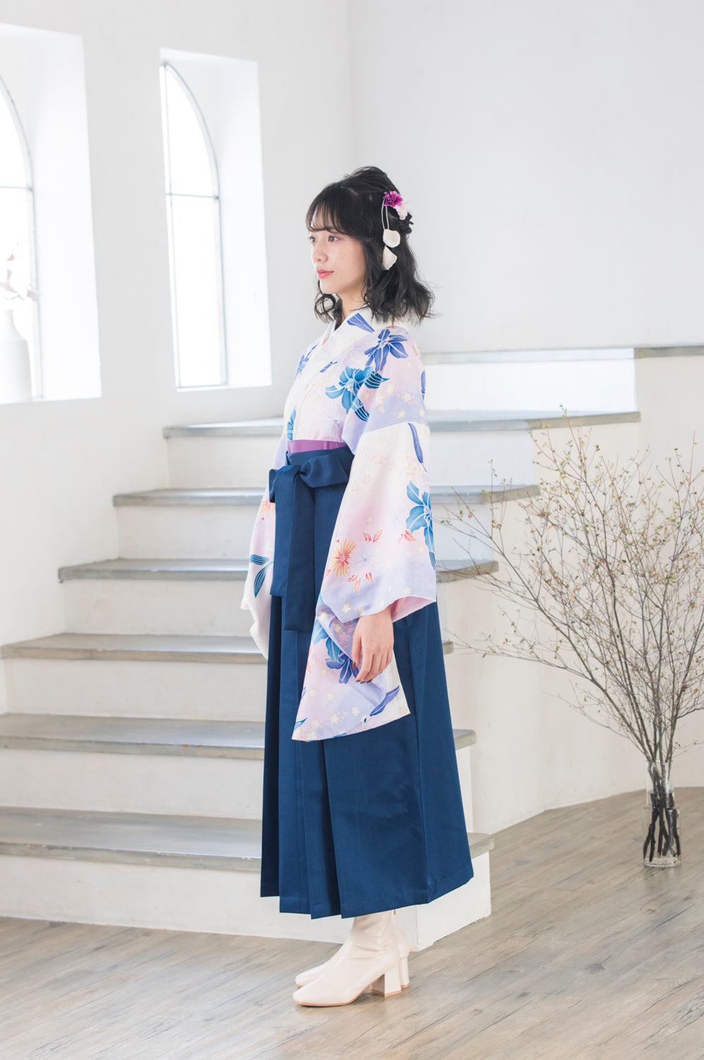 卒業式女性袴 / 白ブルー ユリ– Memories Closet